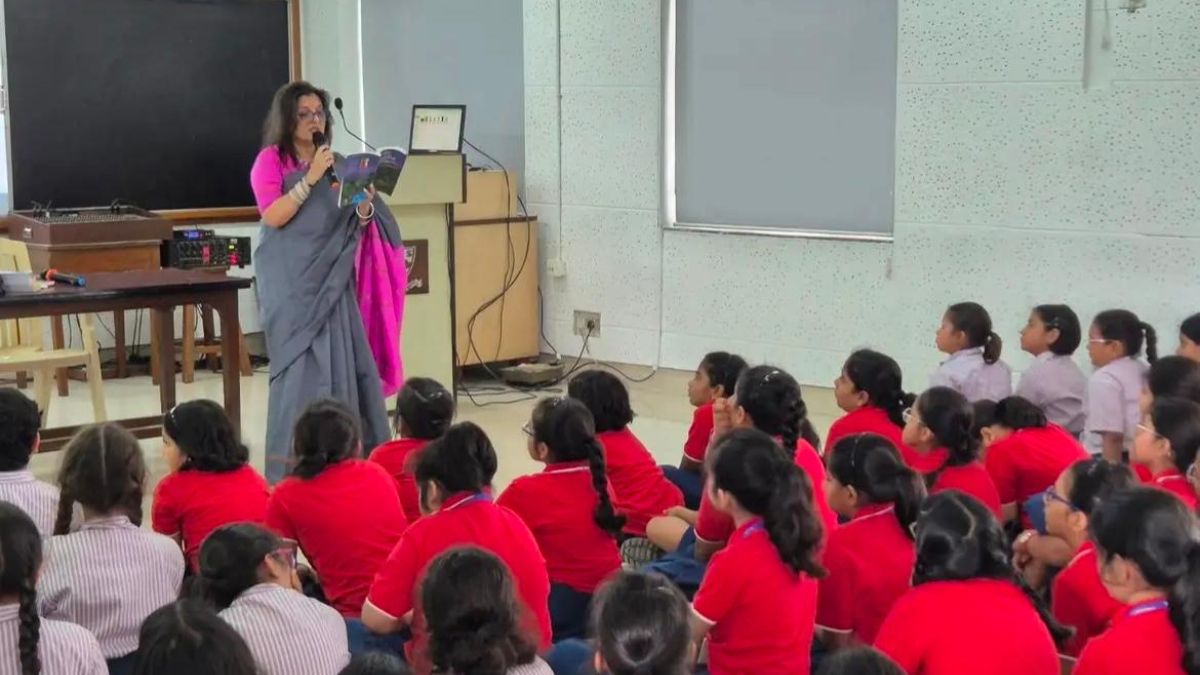 Sunita Lad Bhamray conducting a book reading session for school children